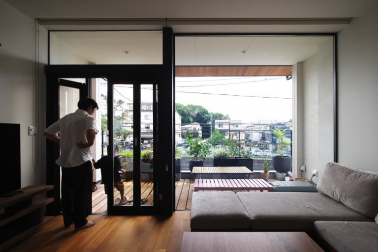【京都】繋がりのある家　リビング階段などでつながる スキップフロアの多層な家