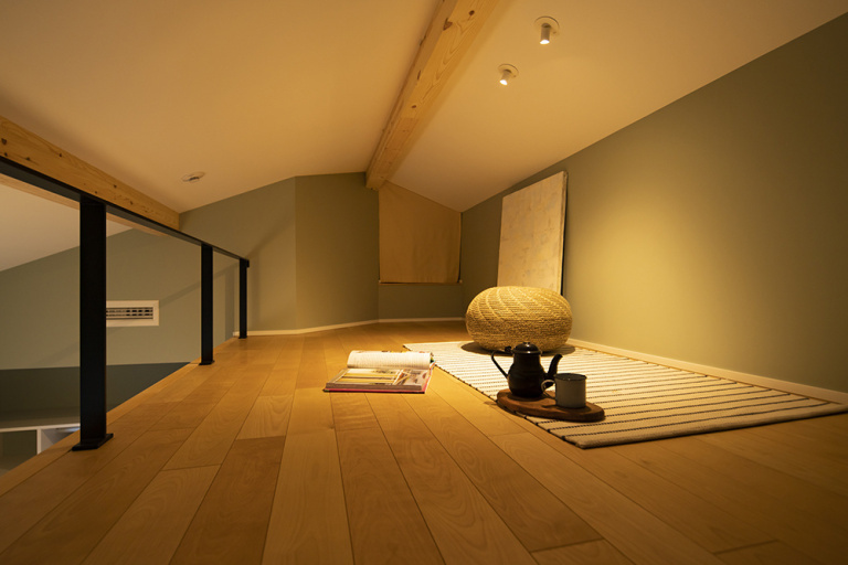 京都に生き続ける家｜重量木骨×スキップフロア×アウトドアリビング