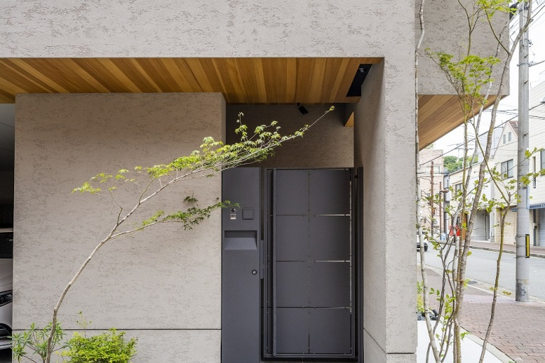 【神戸】素材のバランスが美しい玄関アプローチ