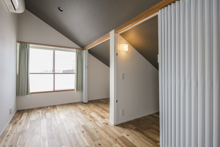【東京】子供部屋は屋根裏部屋の秘密基地感覚で！