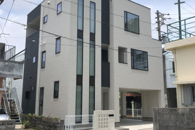 三階建てガレージハウス