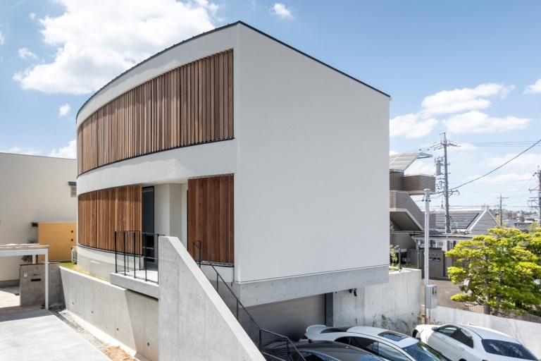 名古屋市｜ビルトインガレージのあるRの家
