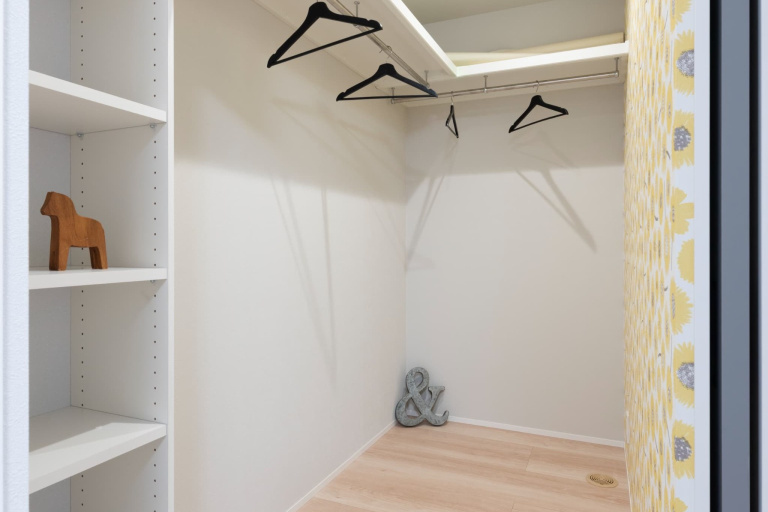 ご夫婦それぞれのお部屋から出入り可能なWIC