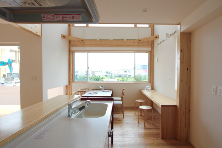 木のぬくもりを感じるダイニングキッチン