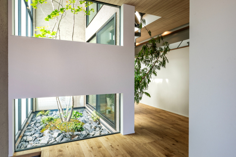 【西宮】植物と素材のバランスを楽しむホール