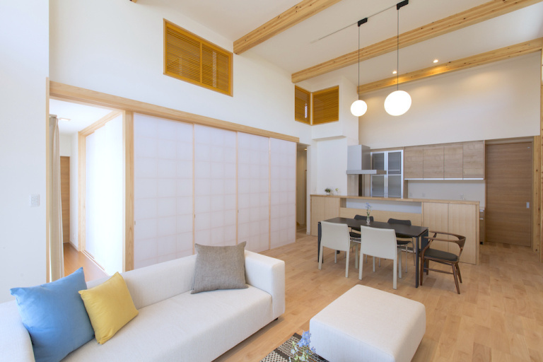 襖をしまえば、LDKとつながる多目的な和の空間