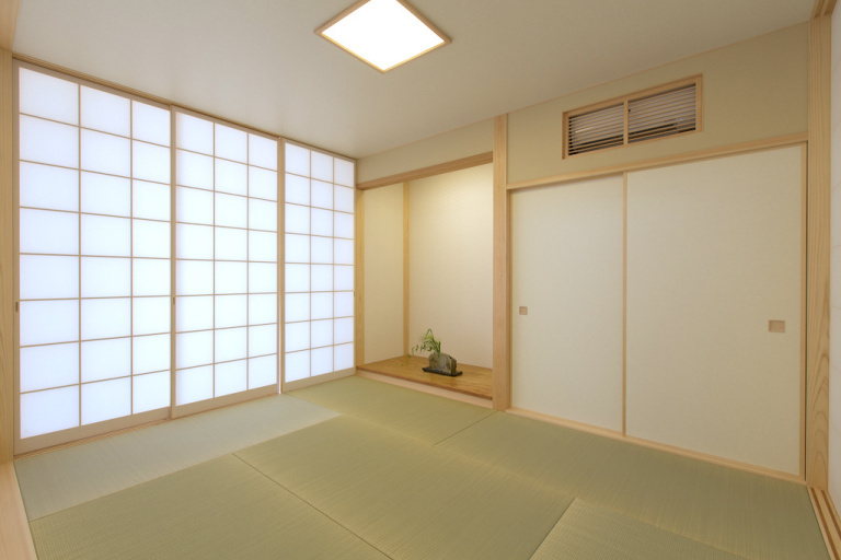やわらかな光に包まれる、くつろぎの和の間