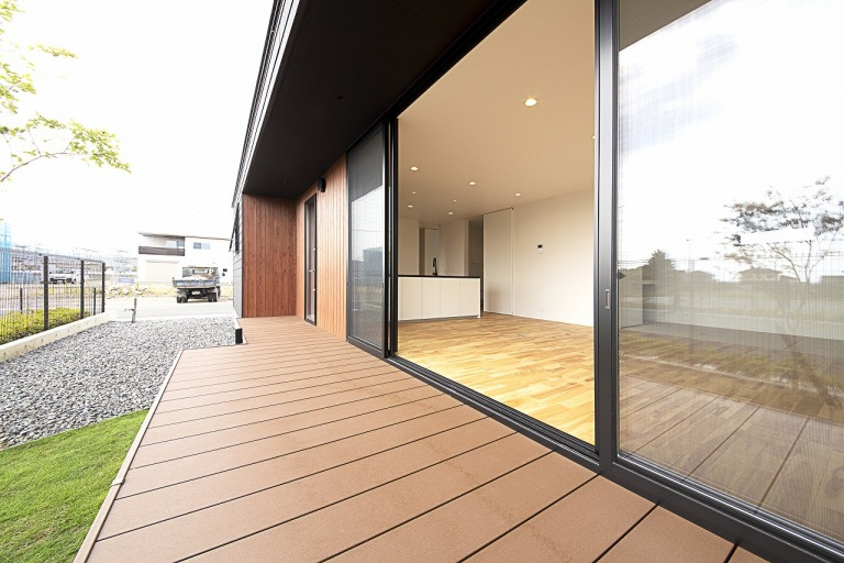 【浜松市浜名区／SE構法×平屋】無垢床とウッドデッキが心地よい25坪・3LDKの耐震住宅
