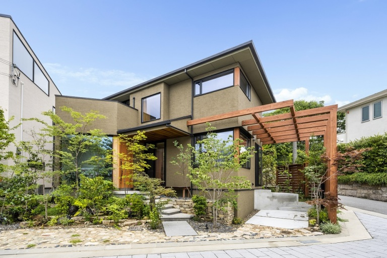 【神戸】変形敷地に斜めに配したファサード