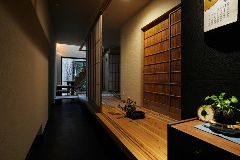 離れのある家　重量木骨を活かしながら落ち着いた家