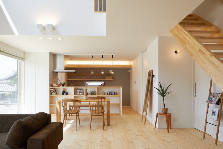 【和歌山市】SE構法で実現した開放的な吹き抜けLDK。来客動線と和モダンを極めた邸宅