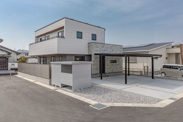 【岐阜市｜39坪】グレー×アクセントのネイビードアのある家