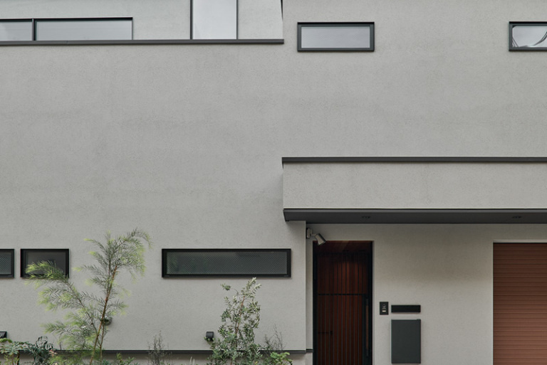 緑とつながる三層の家