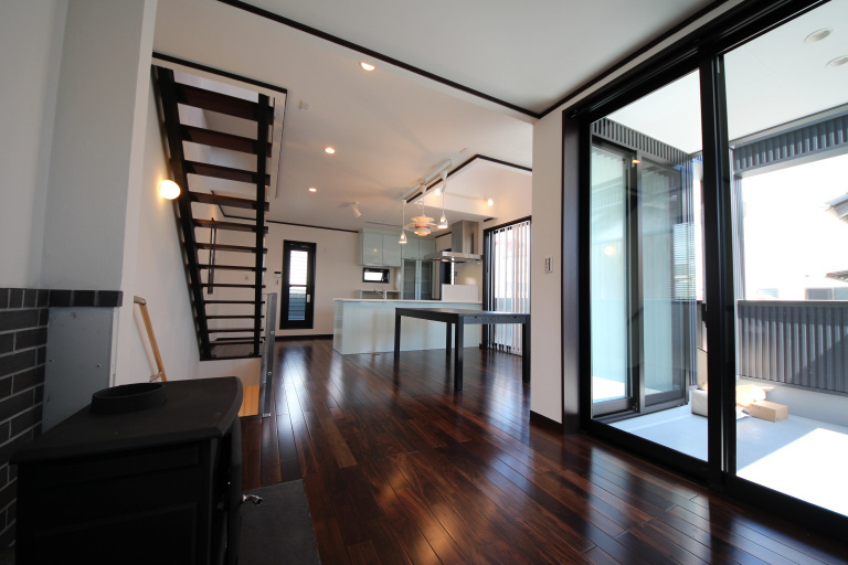 薪ストーブのあるリビング