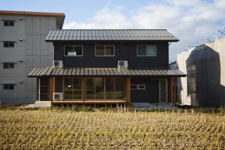 縁側から景色を眺める木の家 | 滋賀県大津市