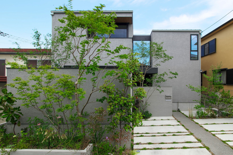 【大阪】南北に庭を配置し中間領域が心地よさをつくる南向きパッシブデザインハウス