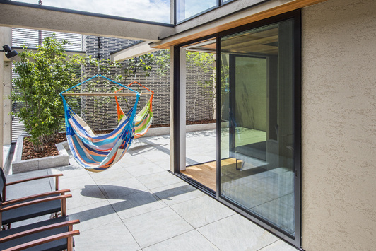 【西宮】光が満ち、風が通る、中庭のあるガレージハウス