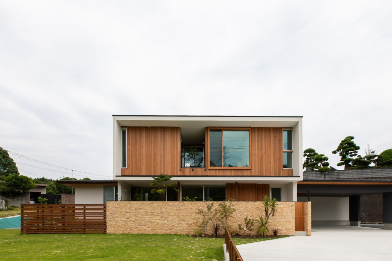 木質が美しい外観