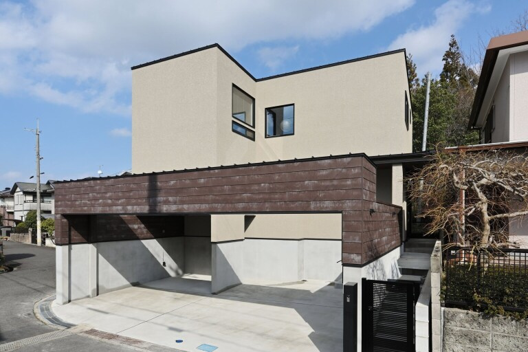 風景を取り込む高台の家