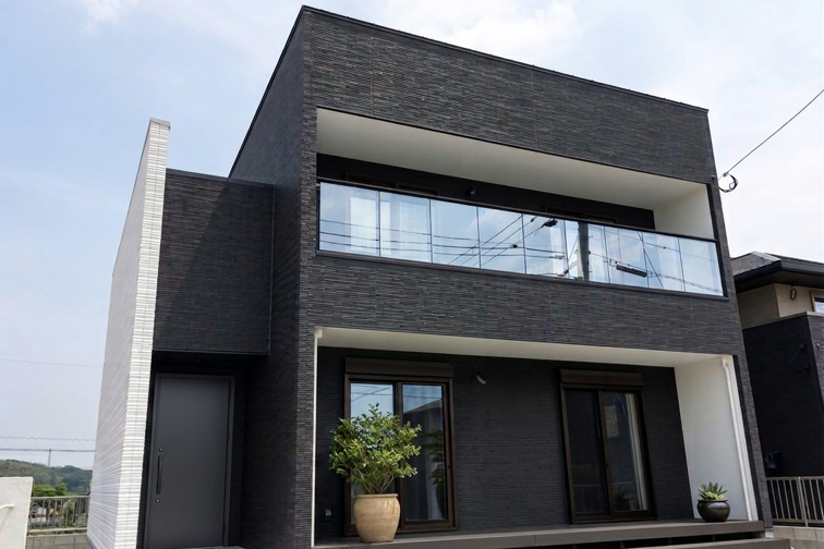 【福岡・沖縄】白と黒のシンプルな家