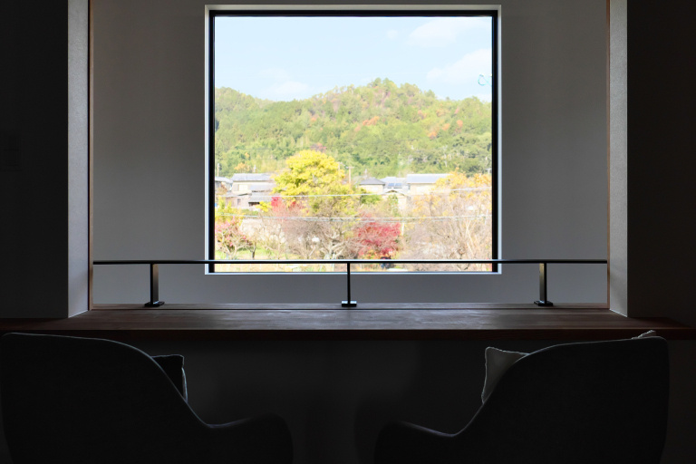 K邸  プライベートを確保しながら、まるで開放的なレストランのようなホスピタリティ溢れる空間