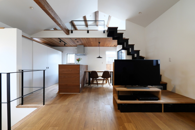 【京都】一乗寺の家　屋内の高低差を最大限に活用した空間づくり