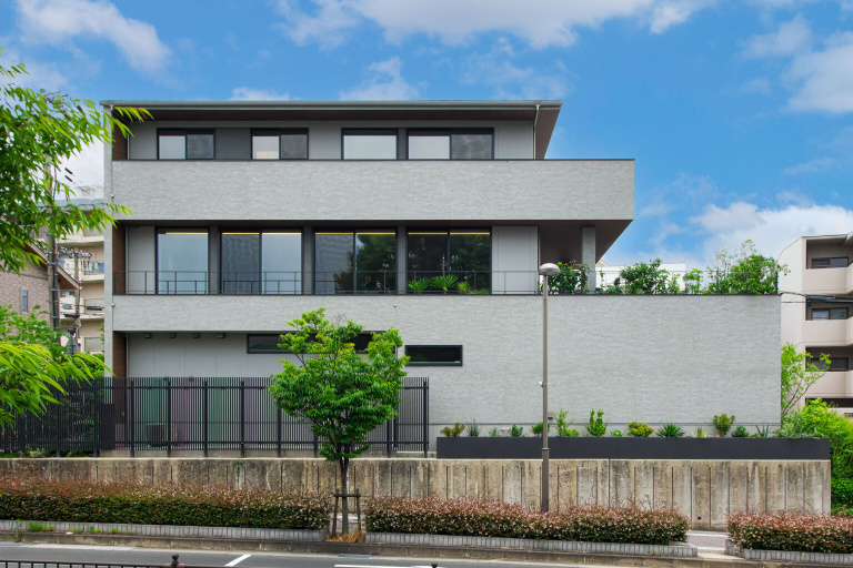 【芦屋】延床80坪超え！3方道路＋緑地帯に囲まれた3階建てビルトインガレージハウス