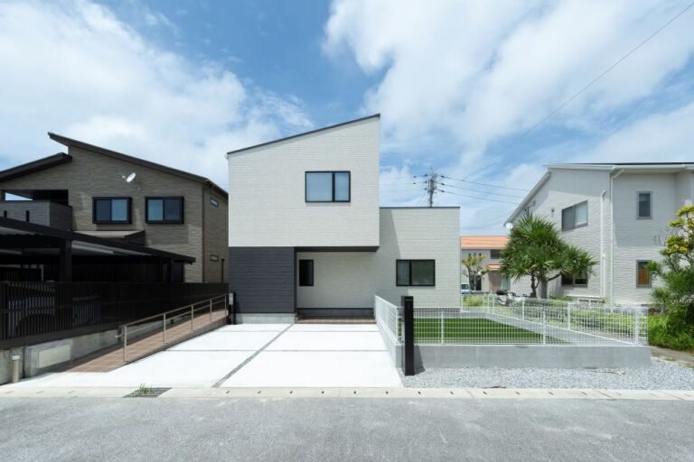 【沖縄・福岡】空を愉しむ、2階リビングの家。