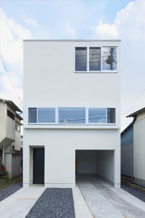 シンプルな外観｜注文住宅×３階建て×モルタル外壁