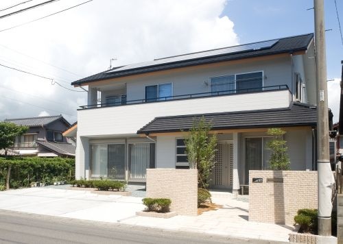 太陽光発電システムをのせたエコな家