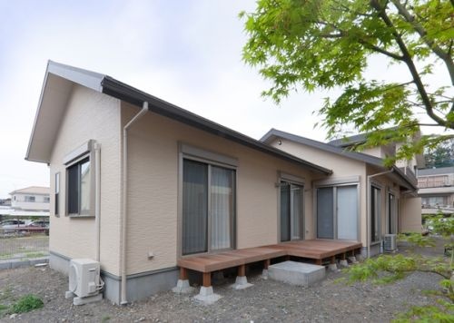 明快なゾーニングの2世帯住宅