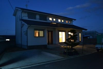 深い軒のある和風モダンハウス 深い軒のある和風モダンハウス 重量木骨の家 選ばれた工務店と建てる木造注文住宅