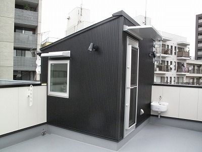 都心狭小地に建つSOHO併用住宅