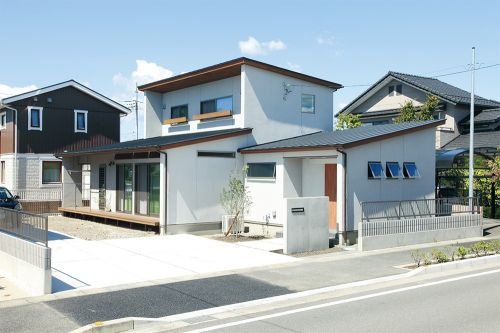 外観/動線に配慮した光と風のすむ/