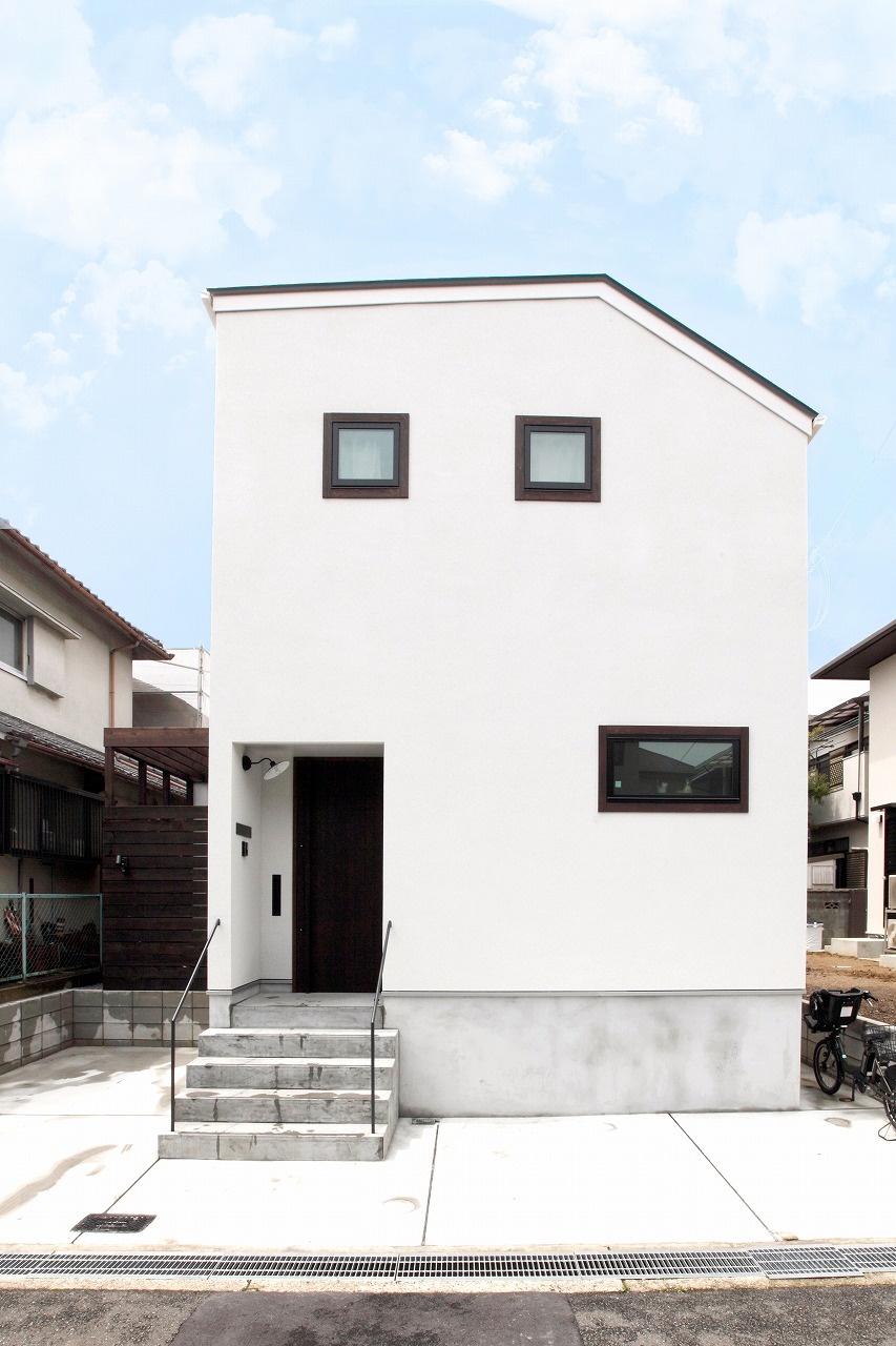 アイランドキッチンが主役の家|木造住宅×中庭×吹抜け