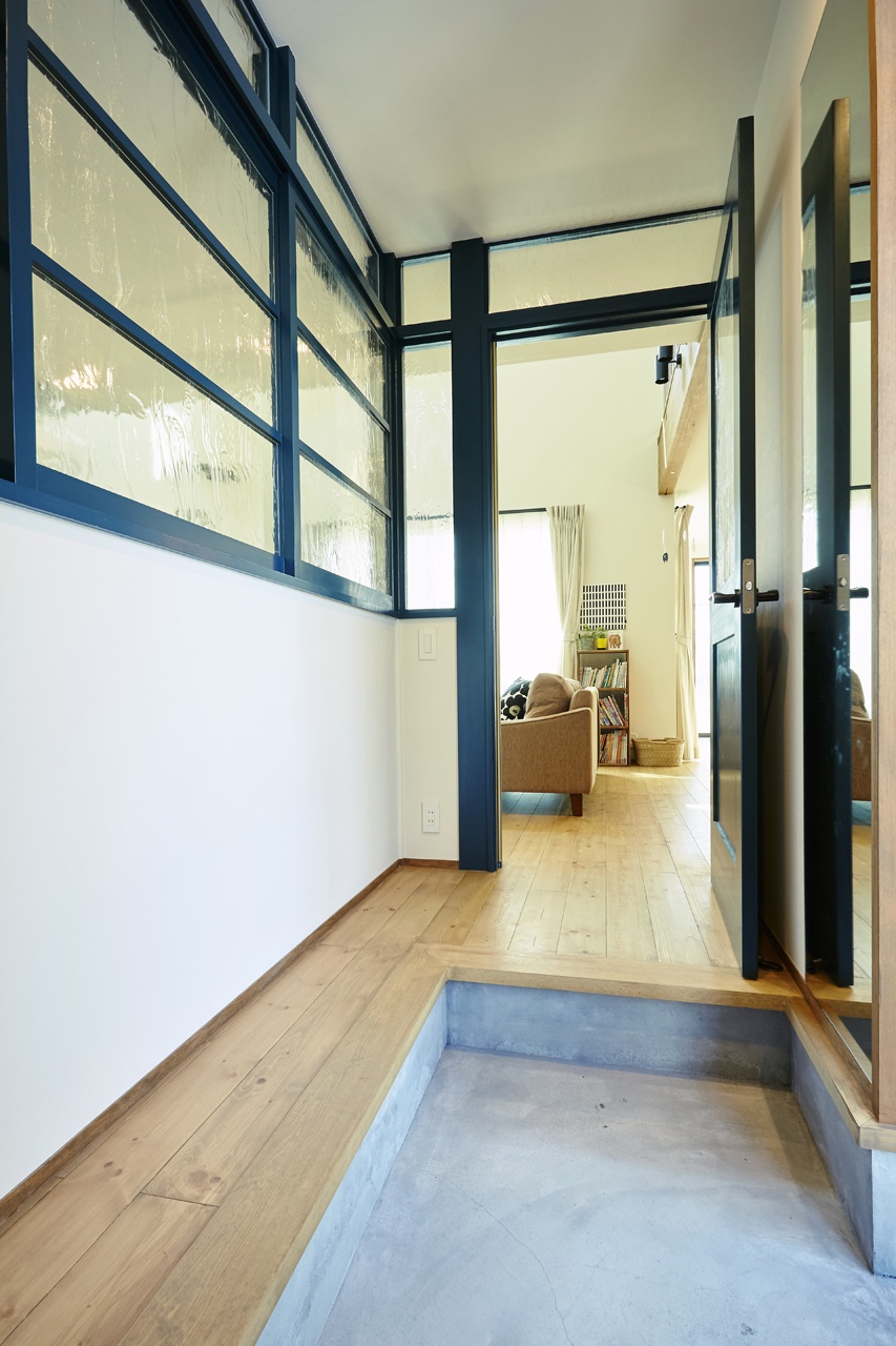 光に包まれた明るい家|木造住宅×中庭×吹抜け