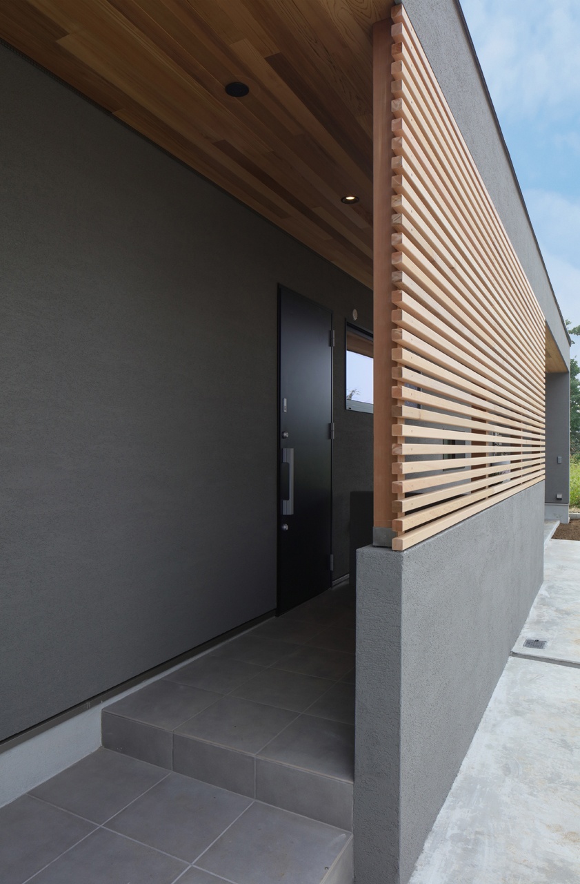 NNHOUSE 外観入口｜重量木骨の家 選ばれた工務店と建てる木造注文住宅