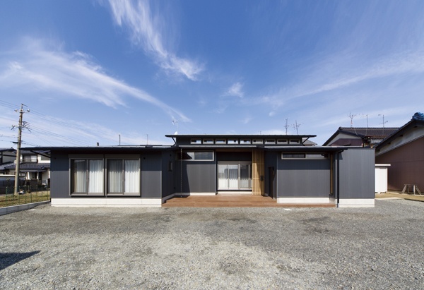 豊かな恵みをもたらす越屋根の平屋