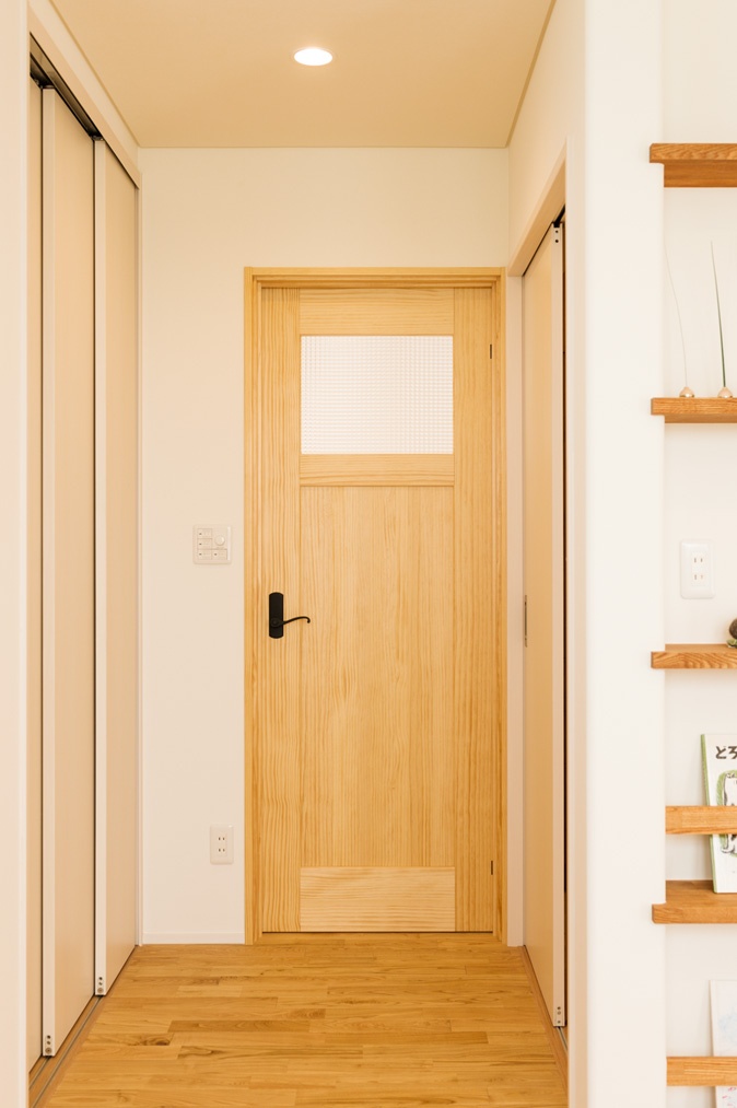 無垢の木製ドア
