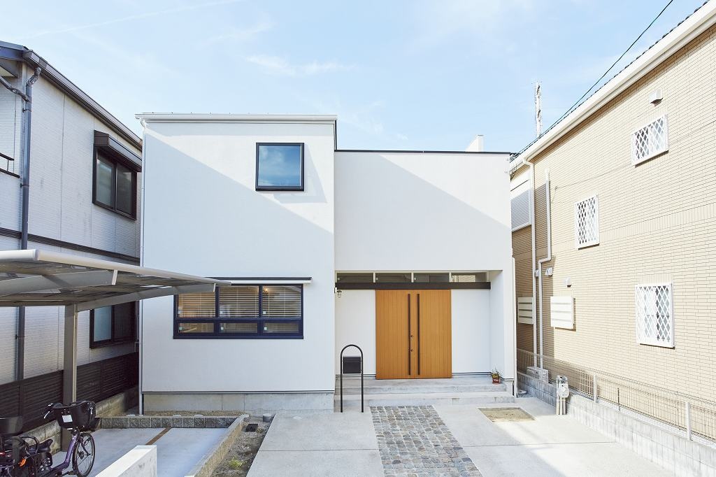 大人の暮らしを楽しむおしゃれな家|木造住宅×中庭×土間