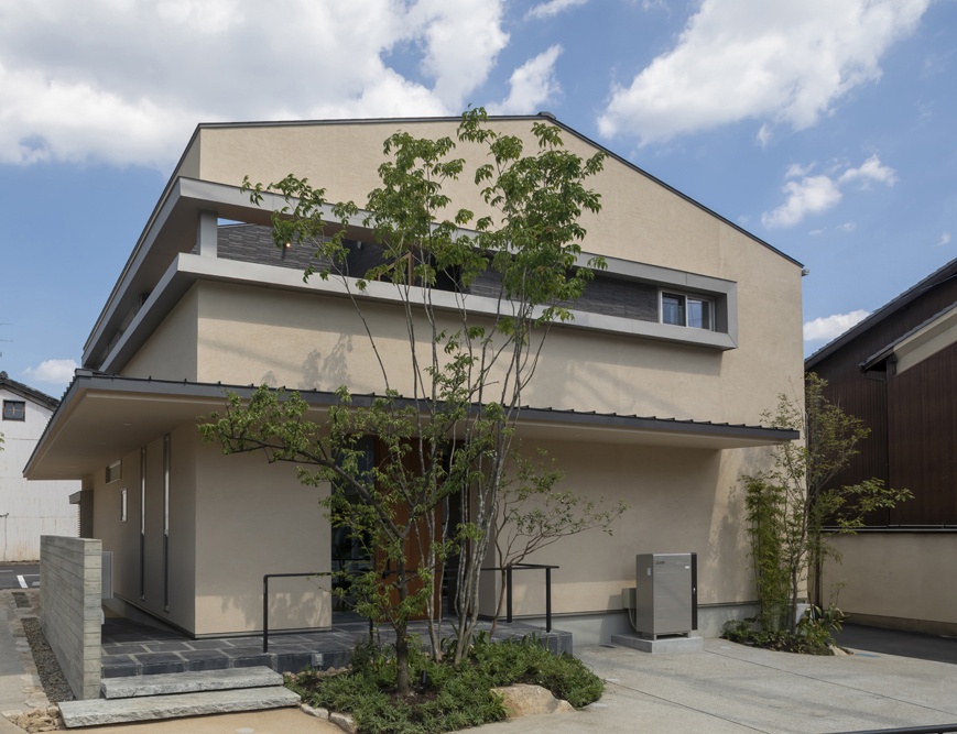 吹き抜けと中庭のある家│木造住宅×スキップフロア×おしゃれな家
