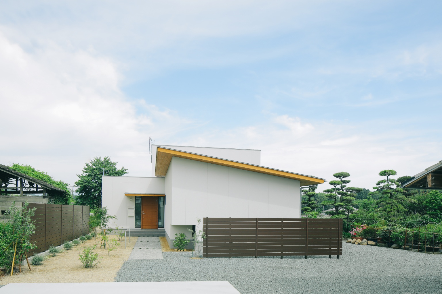 ご両親と同居する「□『と』△の家」の外観