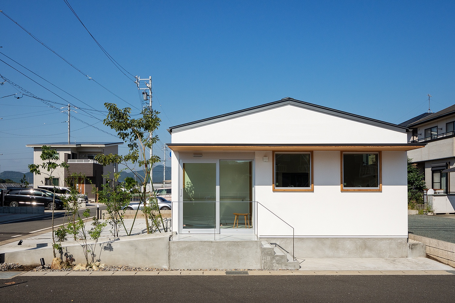 豊川市 おおぎ接骨院 切妻屋根のおしゃれな外観｜重量木骨の家 選ばれた工務店と建てる木造注文住宅