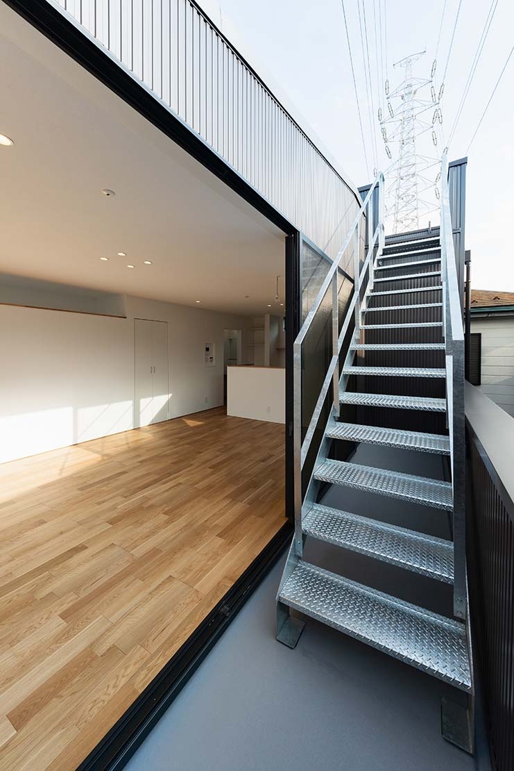 Ss House 屋上へ続く外階段 重量木骨の家 選ばれた工務店と建てる木造注文住宅