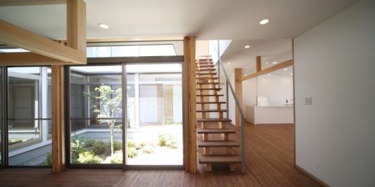 和歌山|中庭 コートハウス 屋上 和モダン スケルトン階段 一部平屋