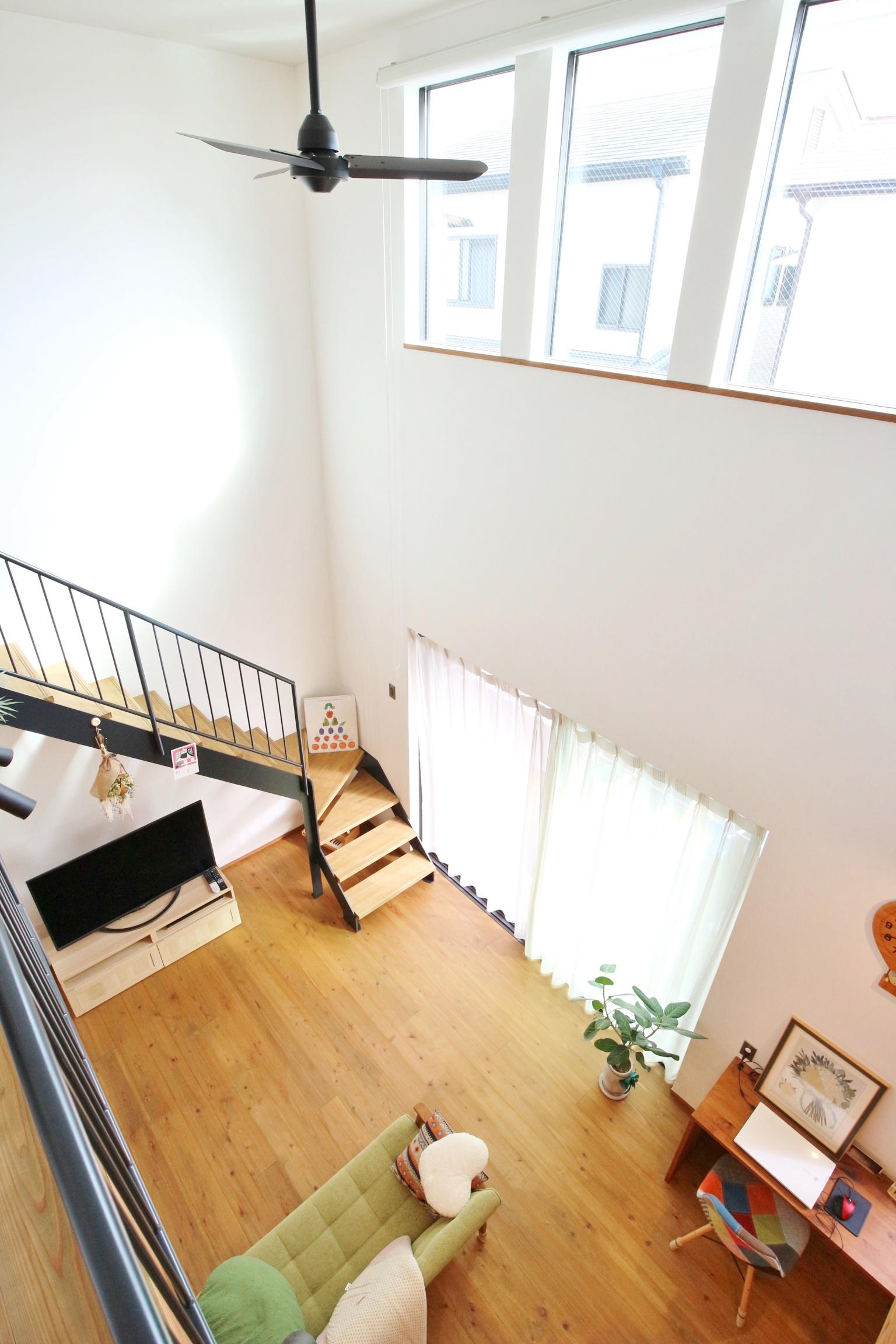 大きな吹抜けで光に包まれた暮らし|木造住宅×縁側×中庭