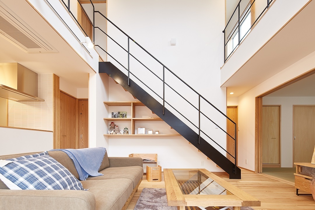 パッシブデザイン Se構法 で建てる安心かつ快適に暮らす家 和歌山市大谷 南大阪 和歌山 吹き抜け リビング階段 和室 一部平屋 縁側 モデルハウス 重量木骨の家 選ばれた工務店と建てる木造注文住宅