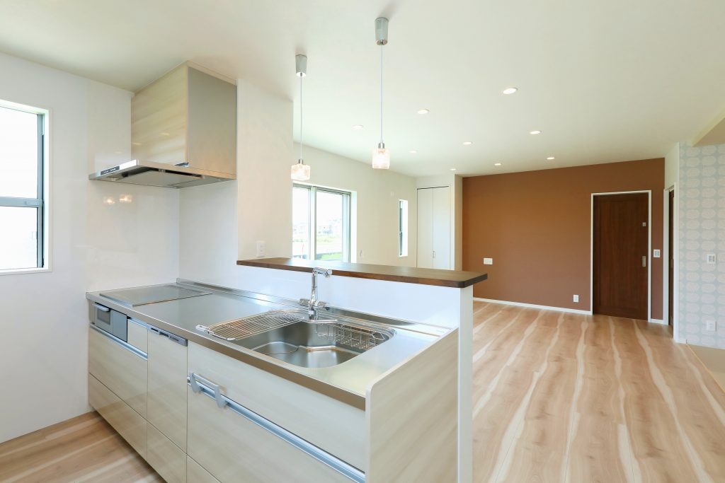 重量木骨のお洒落な家 システムキッチン 重量木骨の家 選ばれた工務店と建てる木造注文住宅