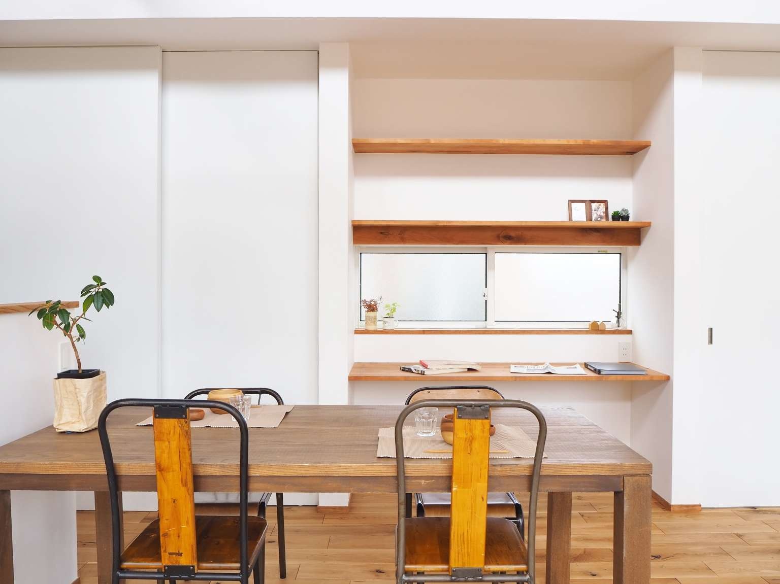 中庭との繋がりを感じる平屋風の家|木造住宅×縁側×おしゃれな家