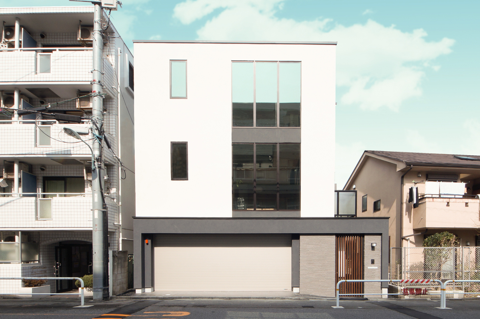 【東京都品川区】大きな開口部が印象的な外観